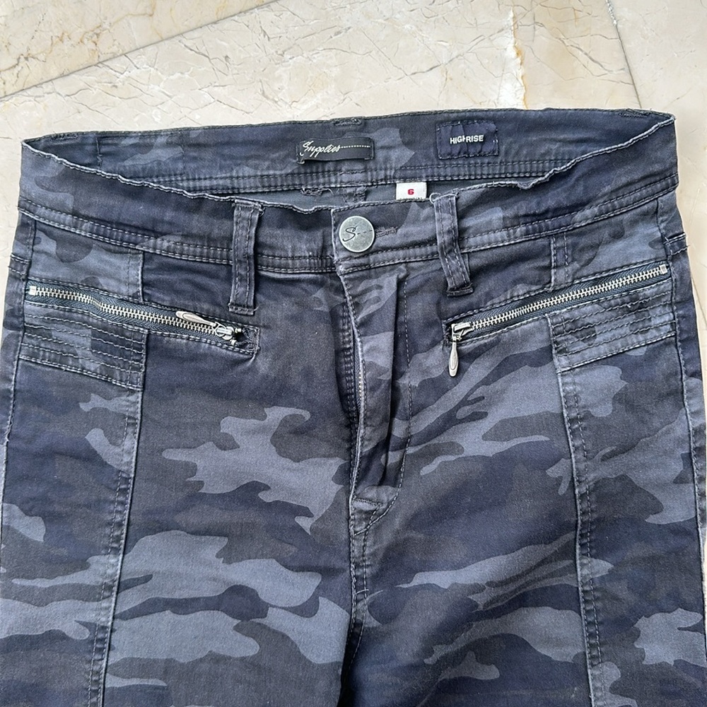 Camo pants